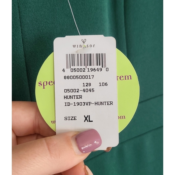 🆕️ Windsor Hunter Green Bodycon V-Neck Gown - Picture 9 of 11